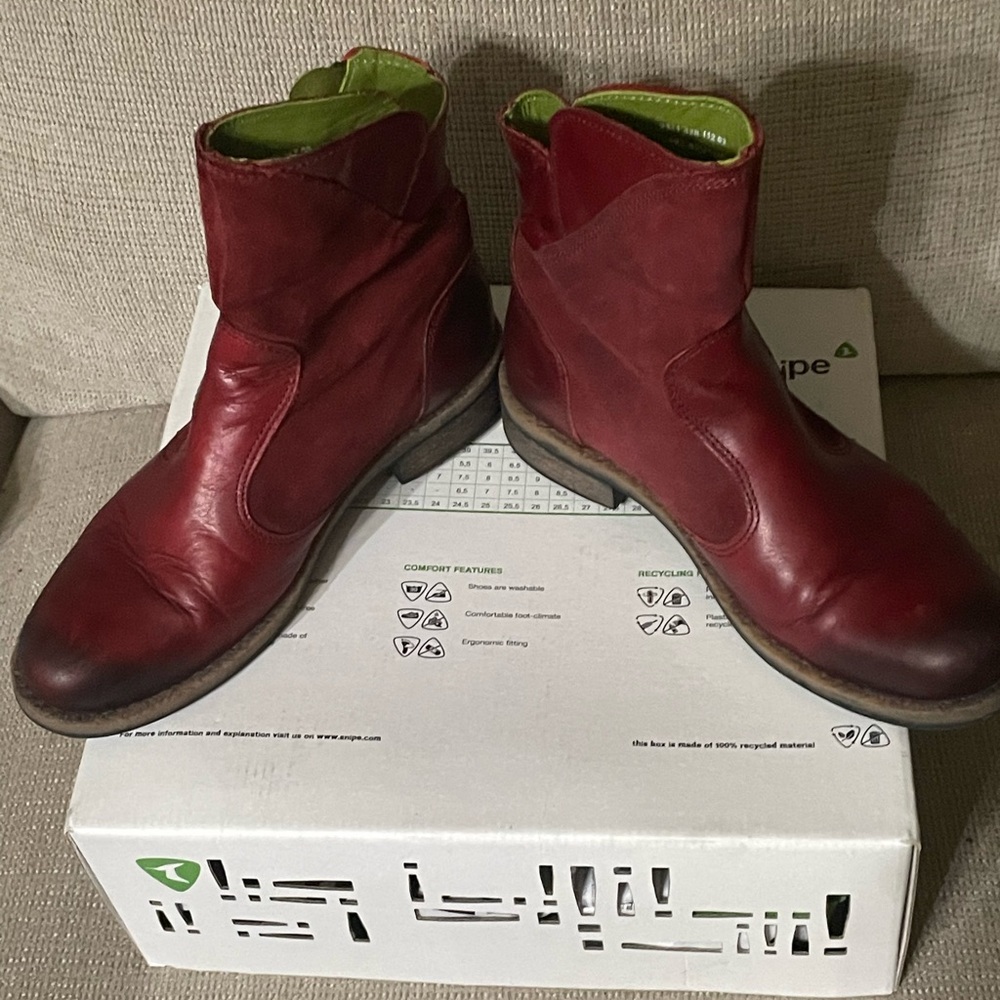 Vintage Snipe boots with Green Interior Detail